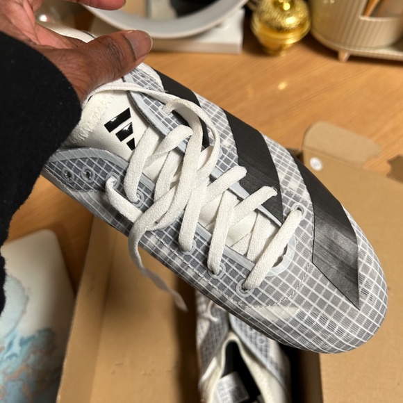 Running track spikes - Picture 6 of 10